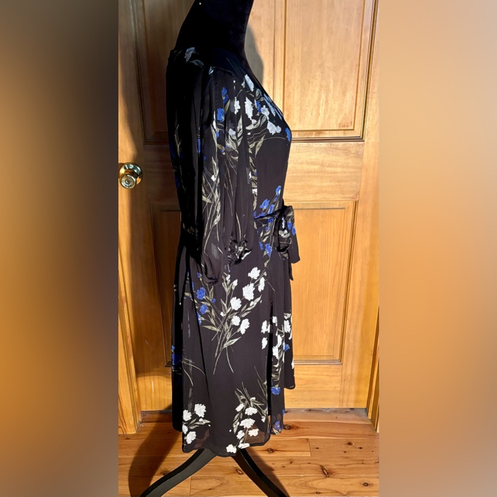 Black Floral V-Neck Tie-Waist Dress - Picture 5 of 11